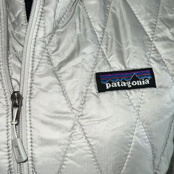 Patagonia Women’s Nano Puff Primaloft Hooded Jacket Coat in Light Gary Medium - Picture 11 of 16